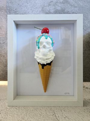 Aqua Skull Cream in Frame