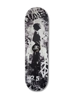 5 Shades of Black Fakeboard