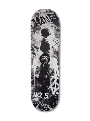 5 Shades of Black Fakeboard